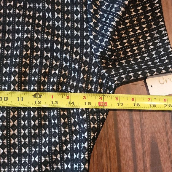 NWT Urban Girl Black White High Neck Short Sleeve Dress Zip Short Size Small - Picture 8 of 9